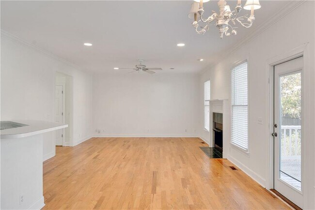 Building Photo - 112 Newfield St