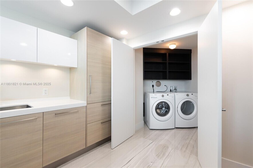 Building Photo - 17111 Biscayne Blvd