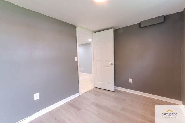 Building Photo - 945 Stormont Cir