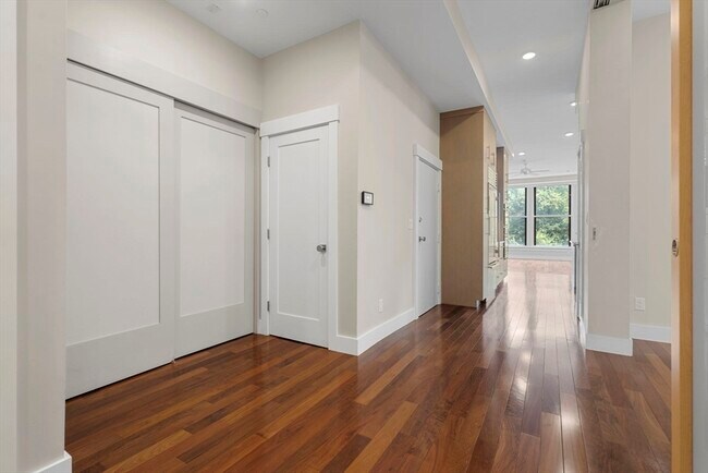 Building Photo - 132 Boylston St