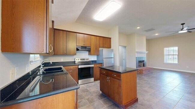 Building Photo - 2301 White Wing