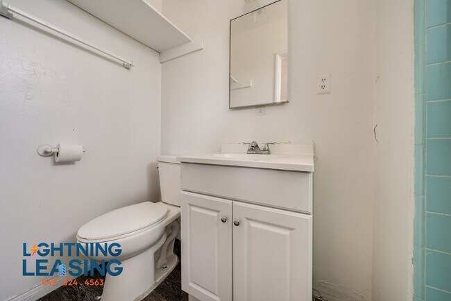Building Photo - 6927 Whitsett Ave