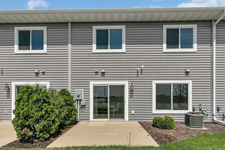 Building Photo - 665 Roberts Rd