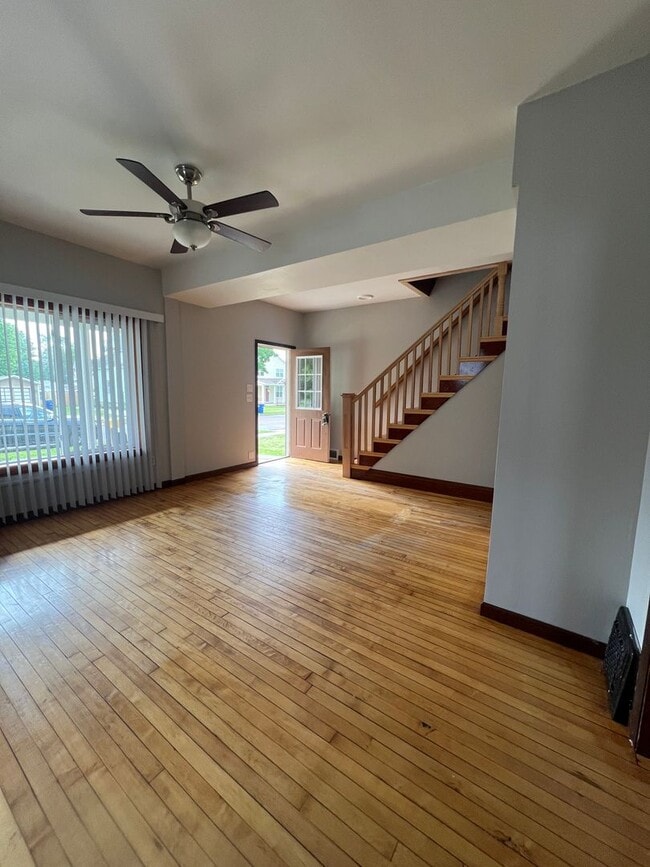 Building Photo - 4 Bedroom 2 Bath House Available in Wausau NOW!