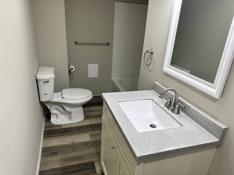 Building Photo - 113 N Coal St