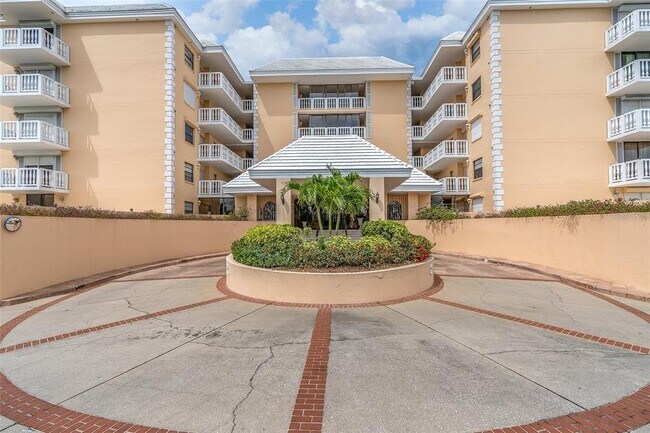 Building Photo - 6500 Sunset Way