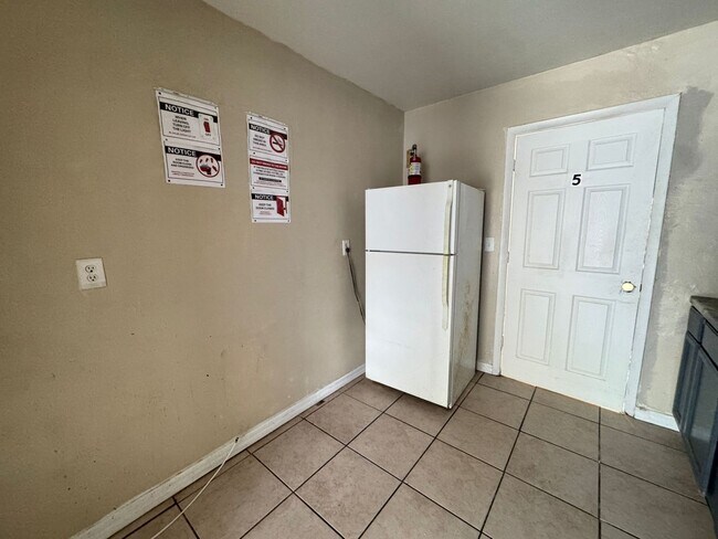 Building Photo - 1209 Carlsbad Pl
