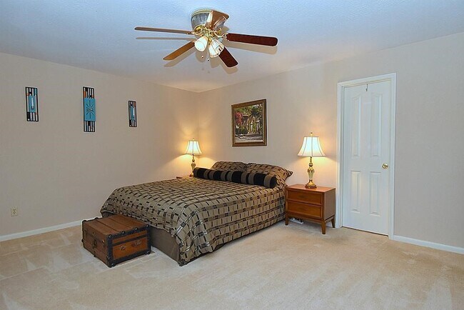 Building Photo - 1126 Western Springs Dr