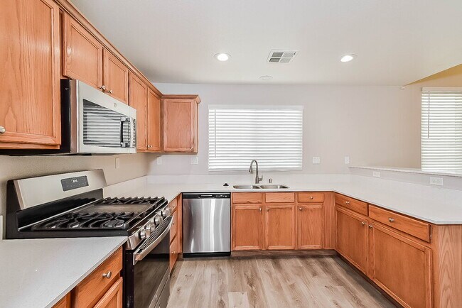 Building Photo - 4646 English Lavender Ave