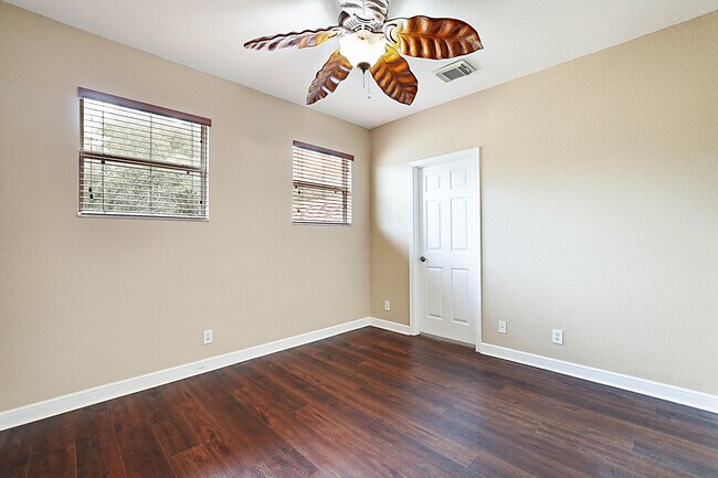 Building Photo - 748 Cresta Cir