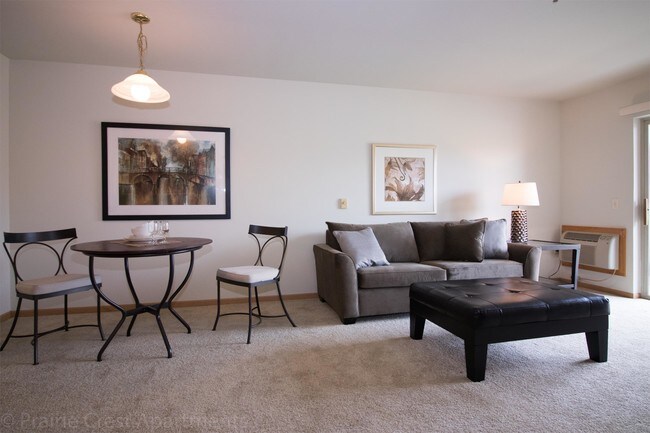 Building Photo - 290 Prairie Heights Dr