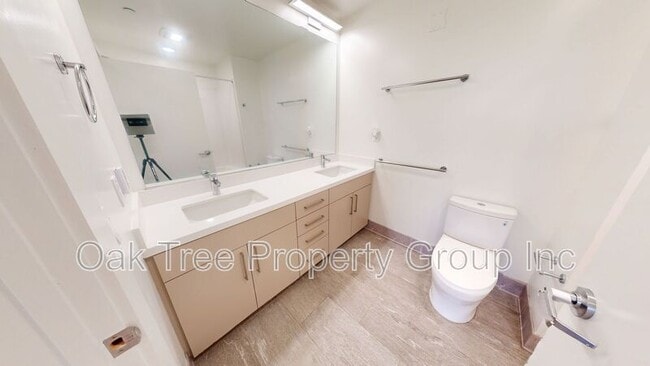 Building Photo - 532 Union St