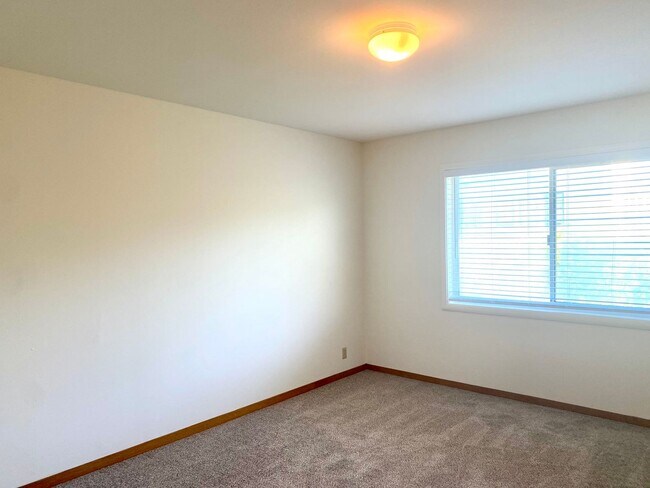 Building Photo - Immaculate 1BR/1BA! Downtown San Anselmo! Parking! Laundry! PROGRESSIVE