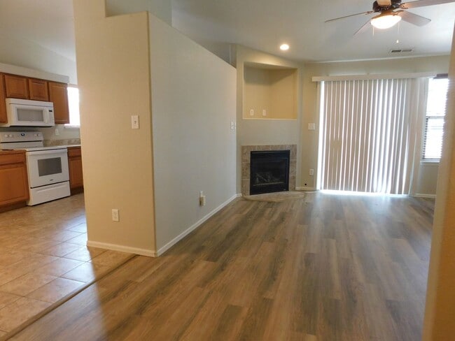 Building Photo - Nice Duplex in Established Neighborhood