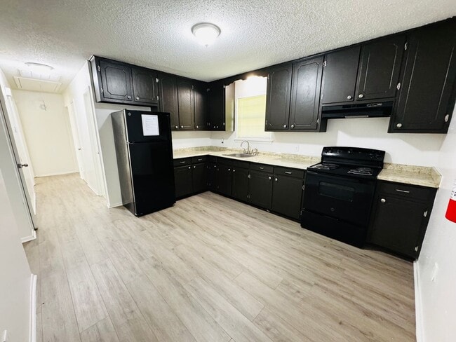 Building Photo - 3617 Clayton Dr