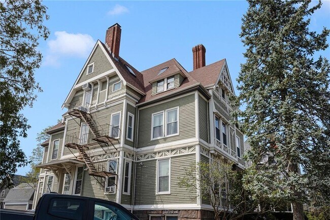 Building Photo - 87 Cooke St