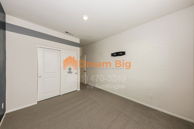 Building Photo - 24712 Hudson St