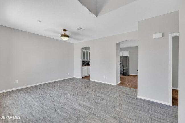 Building Photo - 14378 N Cave Dr