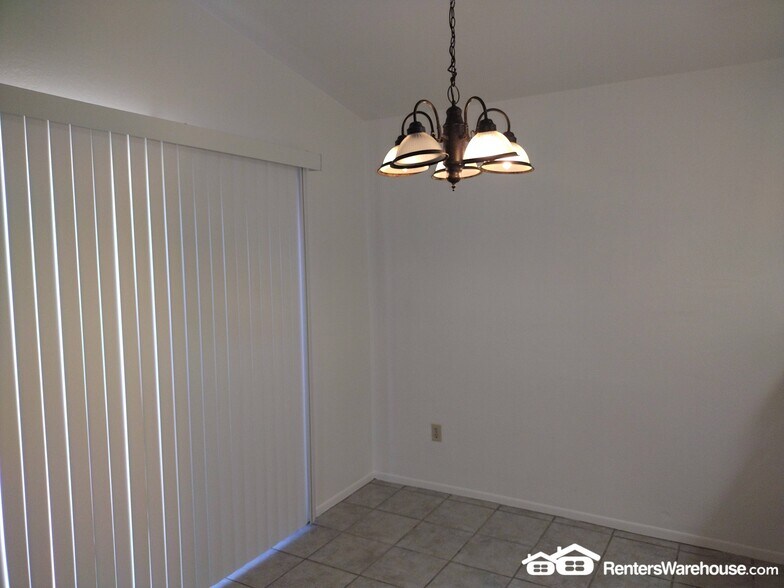 Building Photo - 2515 S Maple Ave