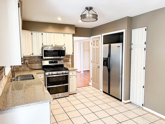 Building Photo - 3502 Old Jones Rd