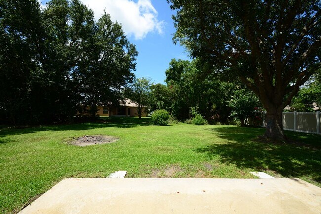 Building Photo - 47 Buttermill Dr