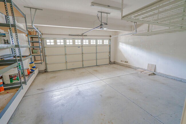 Building Photo - Bella Ventana 3 Bedroom Rental Home in Valencia!