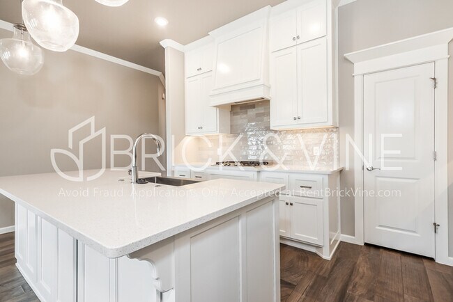 Building Photo - 5224 White Gold Ave