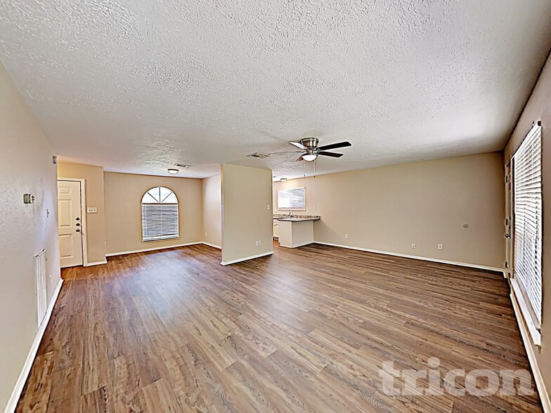 Building Photo - 2706 King James Ct