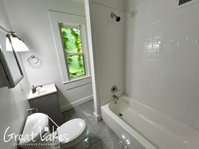 Building Photo - Lovely 4 Bedroom 2 Bathroom now available ...