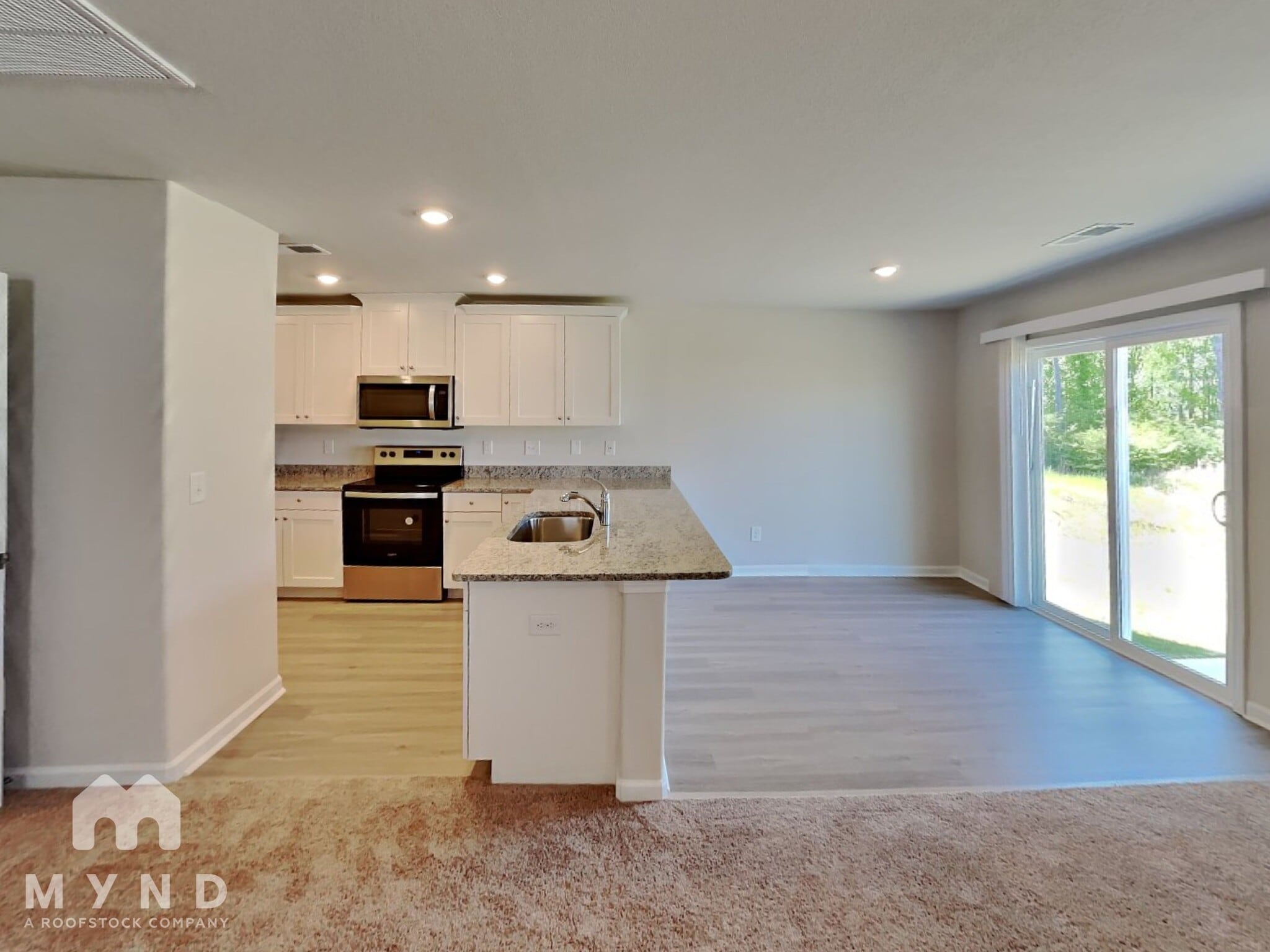 Building Photo - 250 Royal Mdw Dr