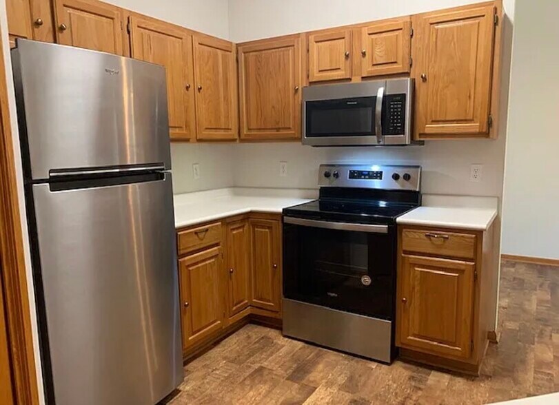 Building Photo - 2447 Patricia Dr