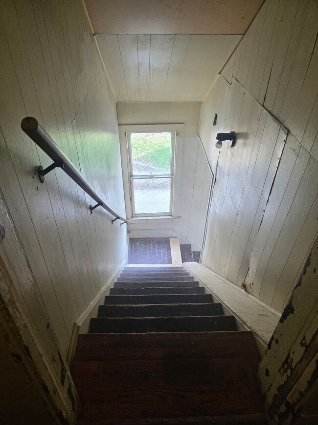 Building Photo - 536 E Center St