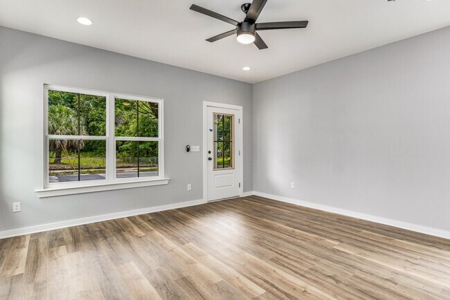 Building Photo - 312 E Blount St