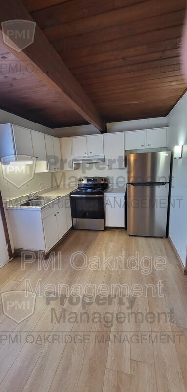 Building Photo - 1531 Spruce Ave