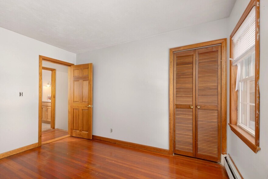 Building Photo - 465 Vernon Ave