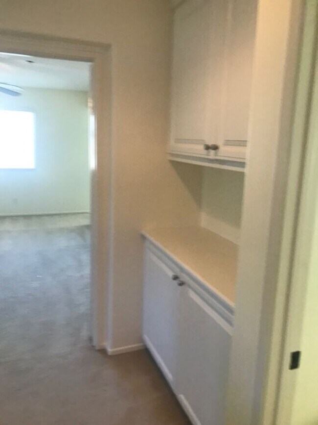 Building Photo - Gated Community!