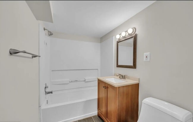 Building Photo - Arlington