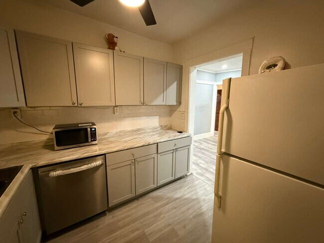 Building Photo - 1707 W Wallen Ave