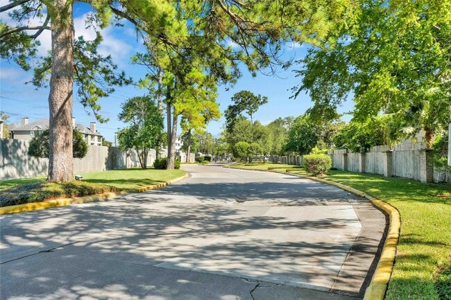 Building Photo - 2800 Jeanetta St