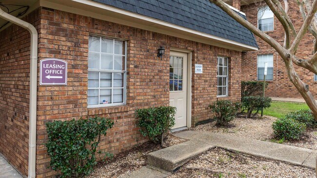 Building Photo - Hardy Manor Apartment Homes