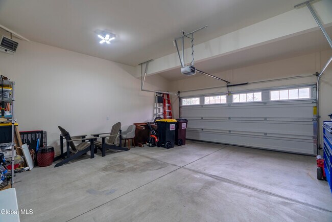 Building Photo - 5 Maria Ln