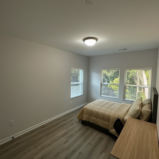 Building Photo - 1100 Holly St NW