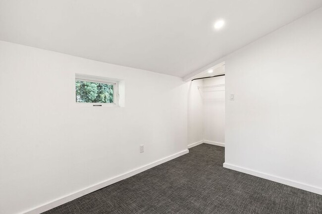 Building Photo - 220 SE 157th Ave