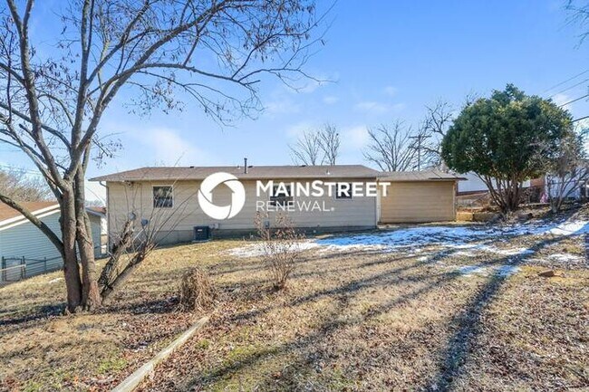 Building Photo - 3 Bedroom Pet-Friendly Home in Florissant, MO with Main Street Renewal