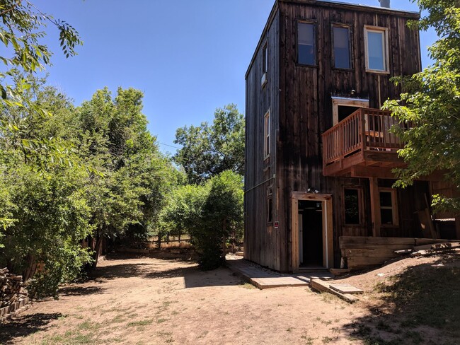 Building Photo - MOUNTAIN CABIN IN TOWN!  TOTALLY UNIQUE HO...