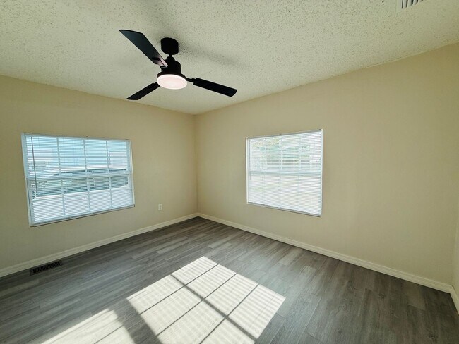 Building Photo - remodeled home in St. Pete