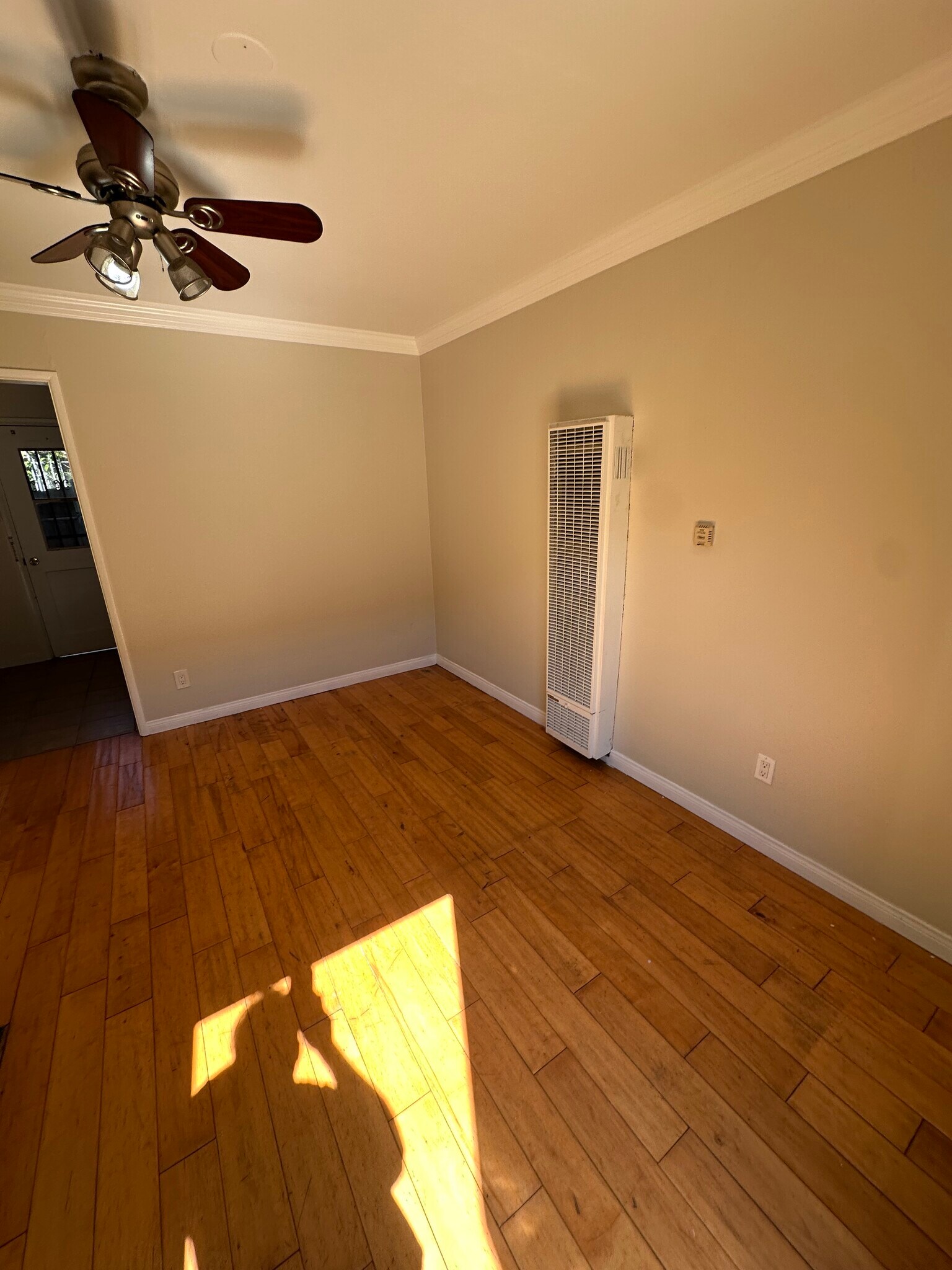 Building Photo - 904 N Normandie Ave