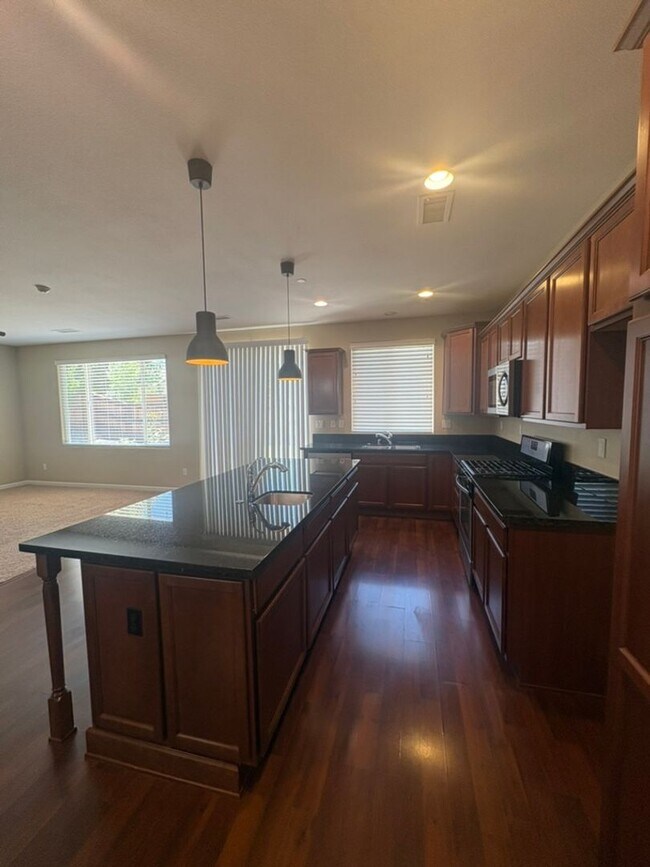 Building Photo - 2827 Earthstone Dr