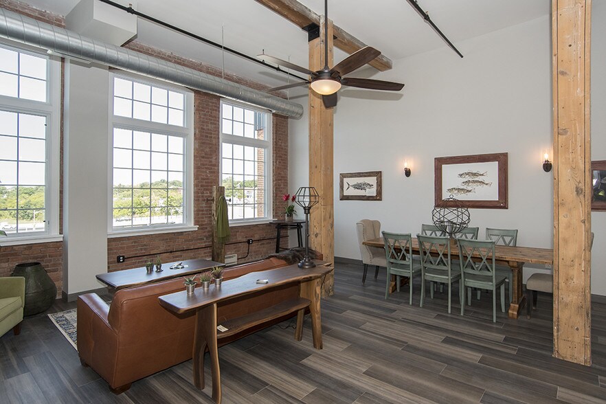 Building Photo - Oak Knitting Mill Apartments – Franklin Square Available