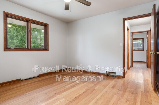 Building Photo - 5418 Tam O Shanter Dr